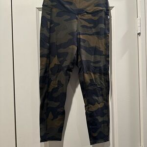Victorias Secret Pink Camo Leggings
